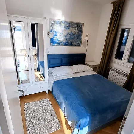 アパート Artemisia 1 トロギール