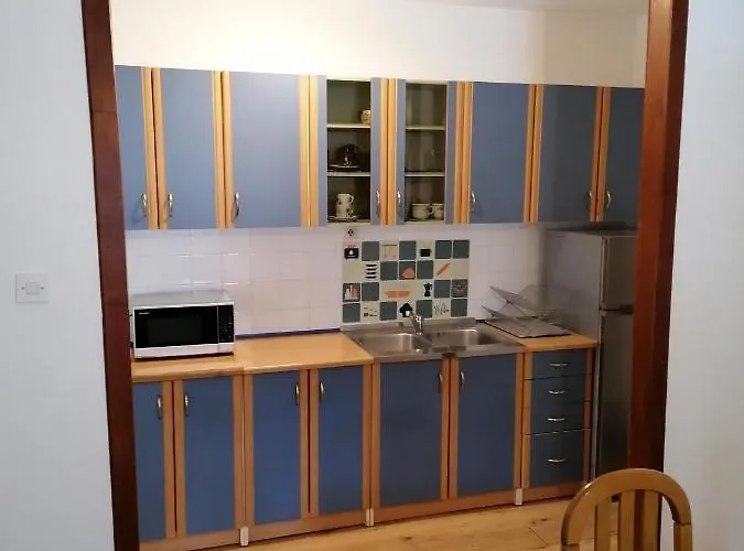 アパート Artemisia 1 トロギール