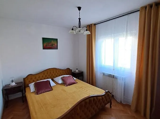 アパート Artemisia 1 トロギール