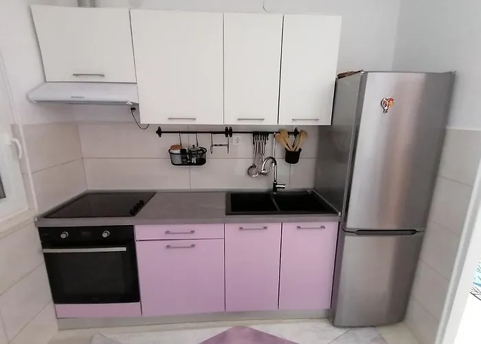 Artemisia 1 アパート トロギール