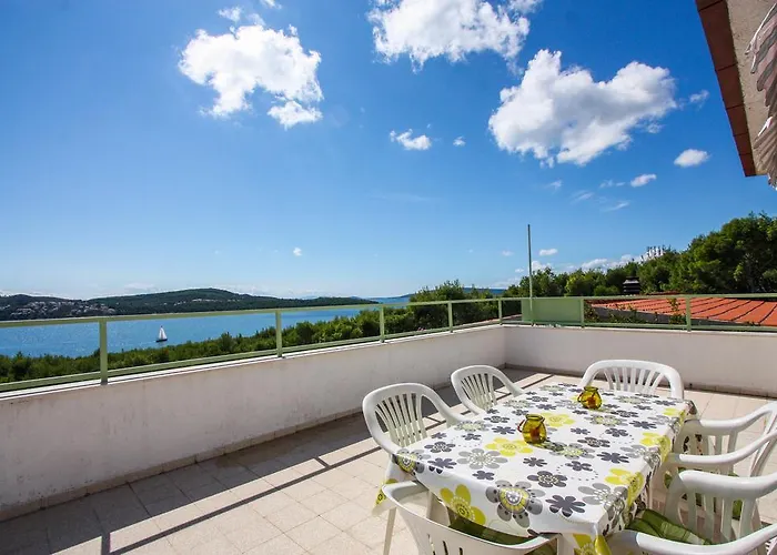 Artemisia 1 アパート *